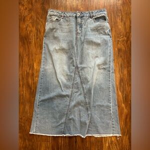Long Denim Skirt With Pockets Frayed Hem Women’s Size 10 Y2K Fall
